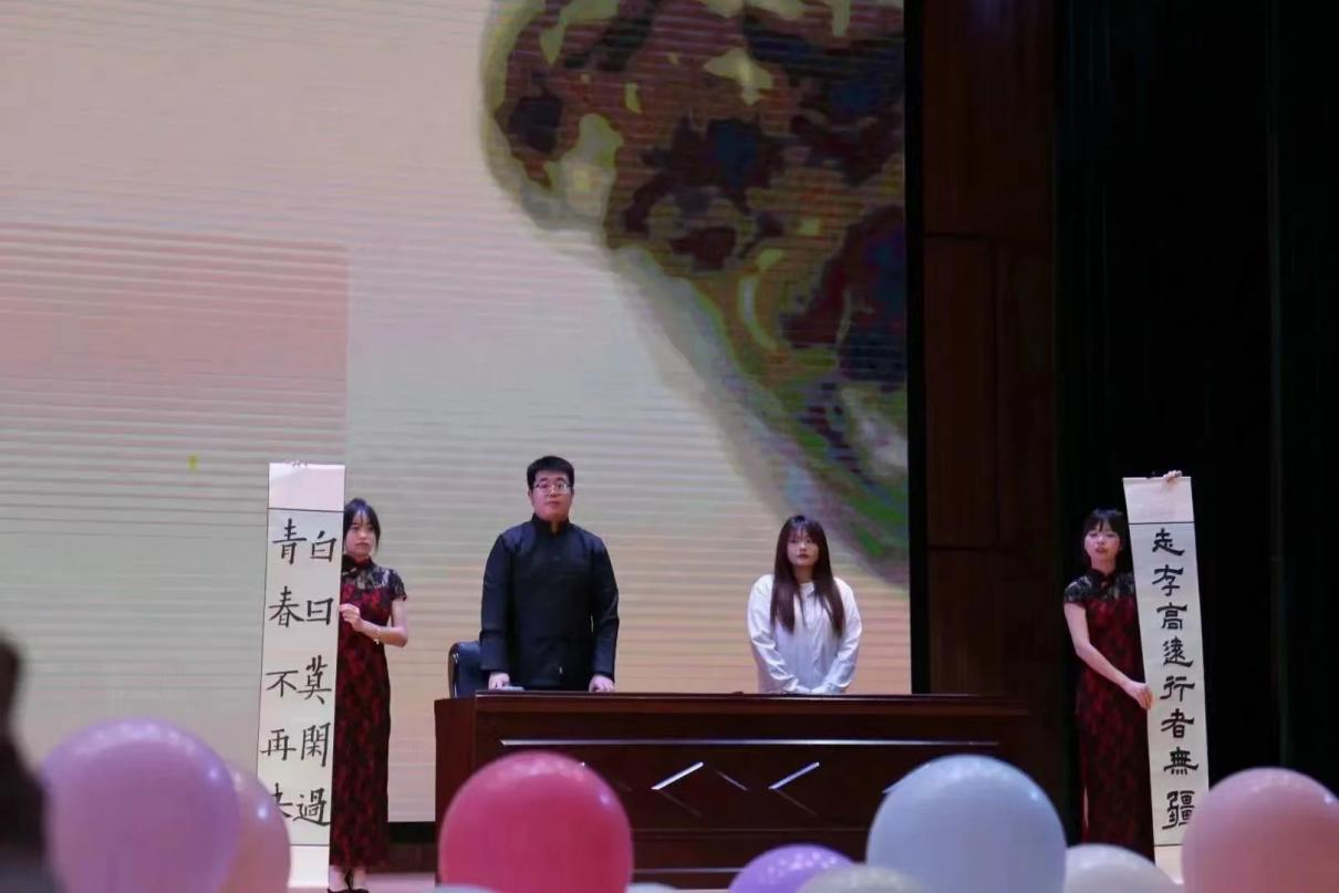 海南师范大学美术学院  联合经济管理学院举办2023级迎新晚会
