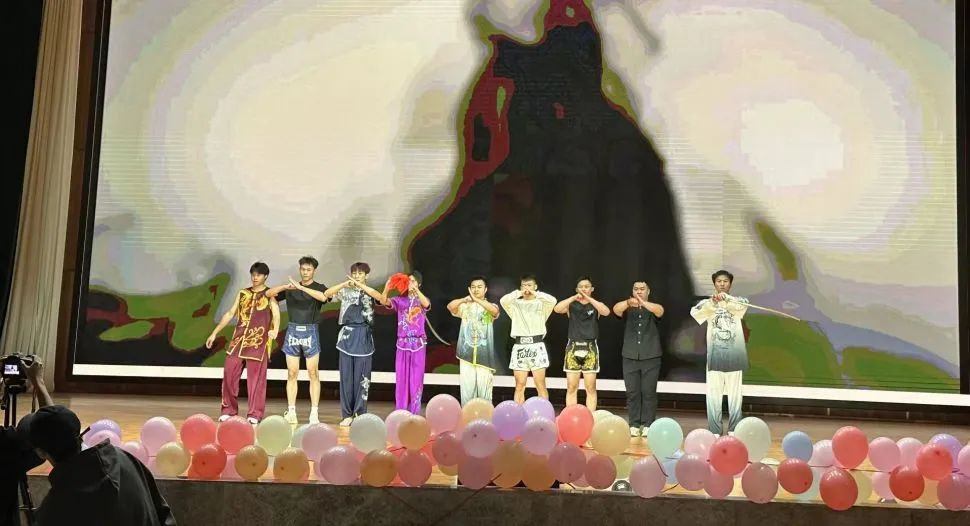 海南师范大学美术学院  联合经济管理学院举办2023级迎新晚会