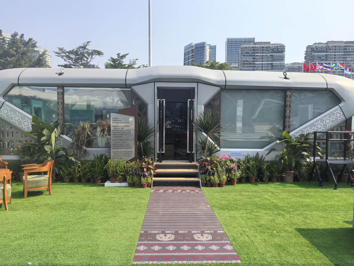 校企合作共绘非遗新篇——海南师范大学张引教授团队设计作品亮相第六届中国国际消费品博览会