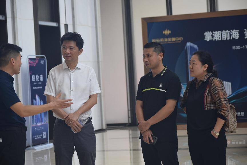 美术学院院长张引教授一行走访校友企业并与校友亲切座谈