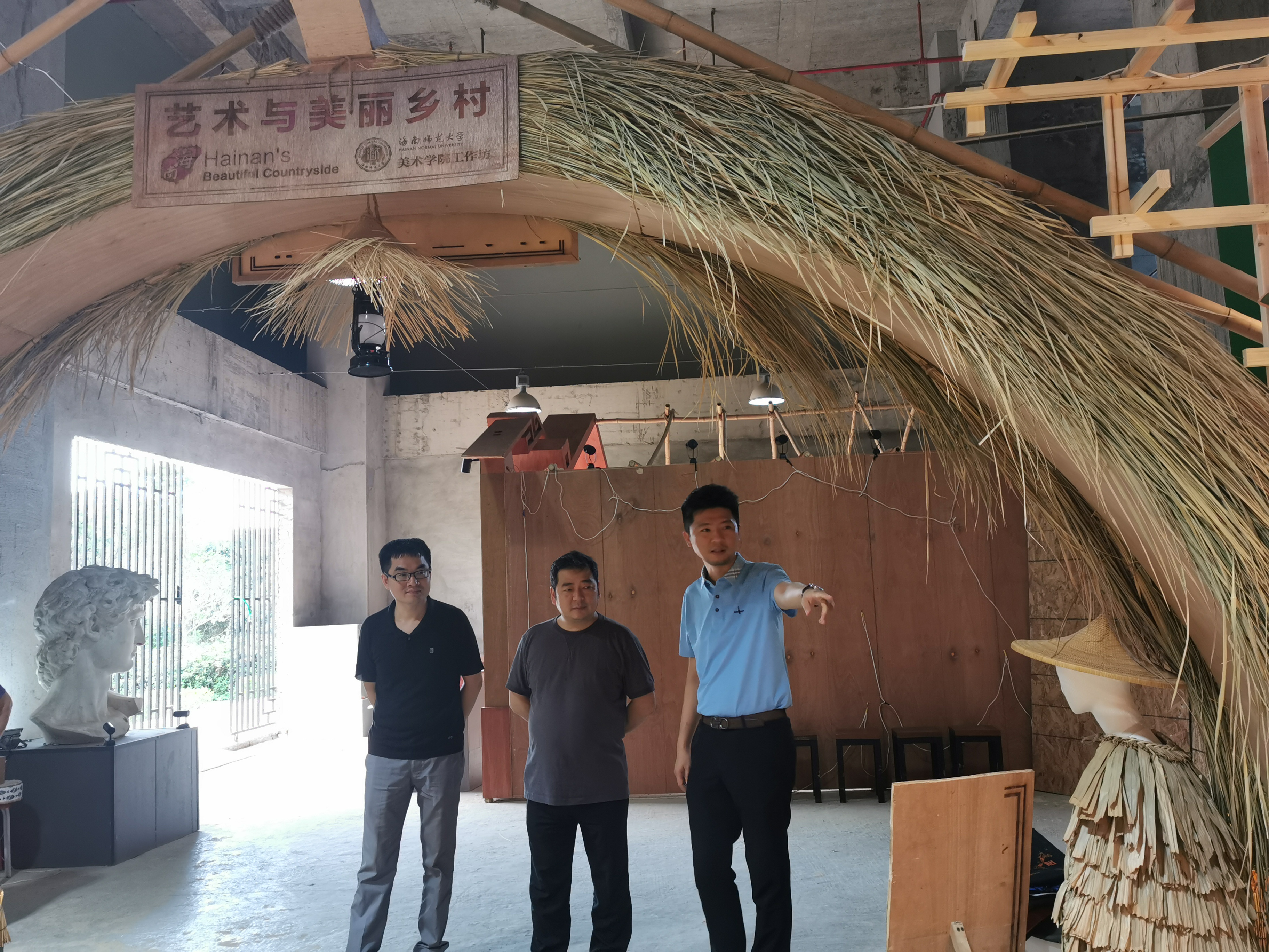 国务院学科评议组专家位临美术学院考察