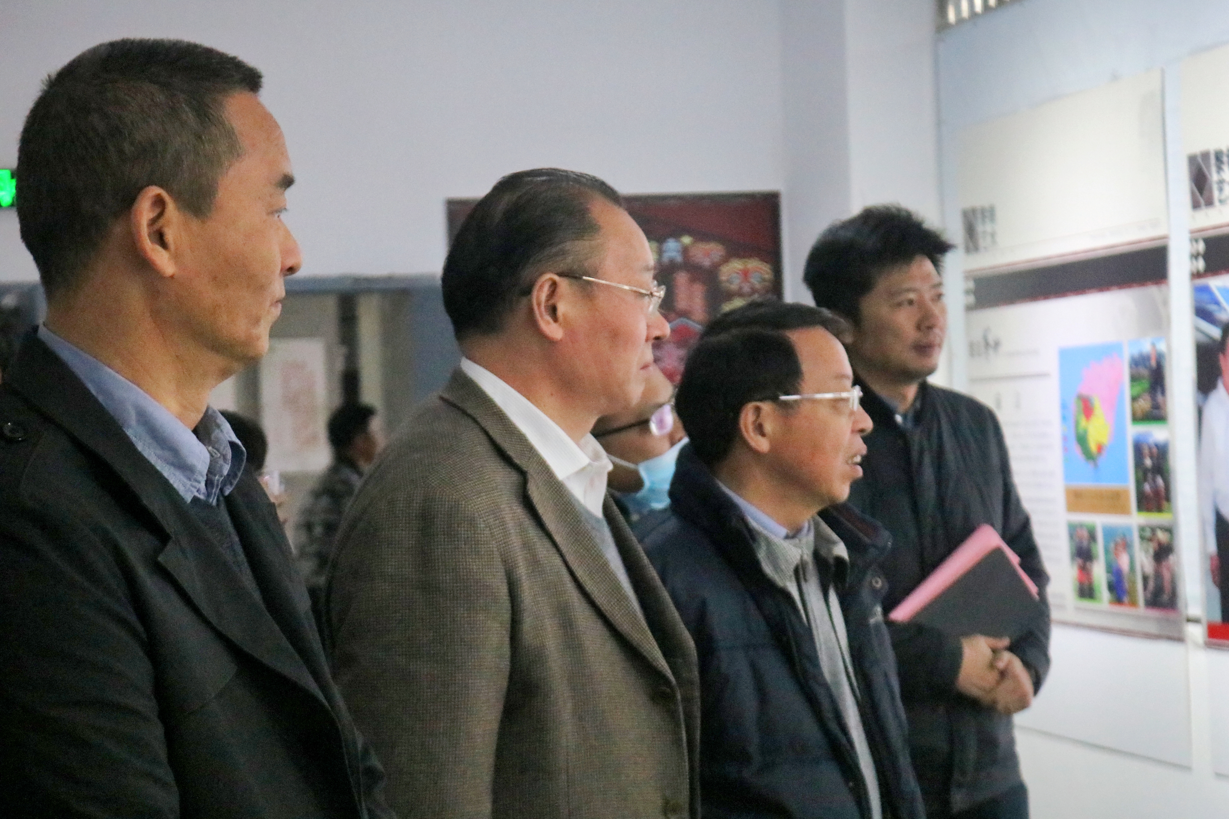 海南师范大学省级特色重点学科——美术学  教育厅评估专家组到我院进行评估验收实地考
