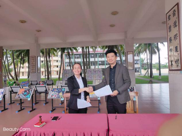 海南师范大学美术学院教育实习基地挂牌仪式 暨文西中学、联东中学艺术节开幕及优秀实