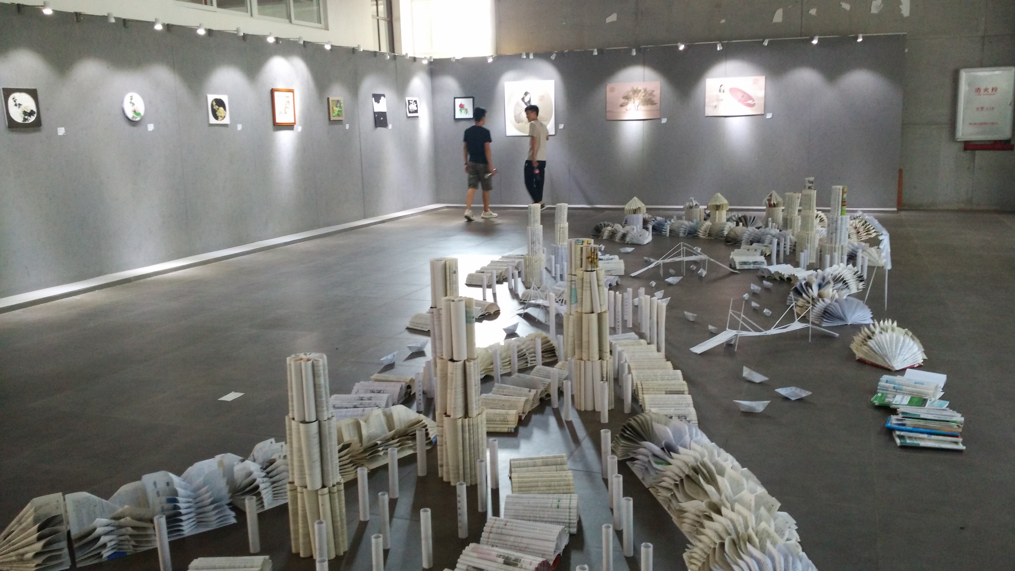 美术学院举办《水墨照进现实》实验水墨课业展