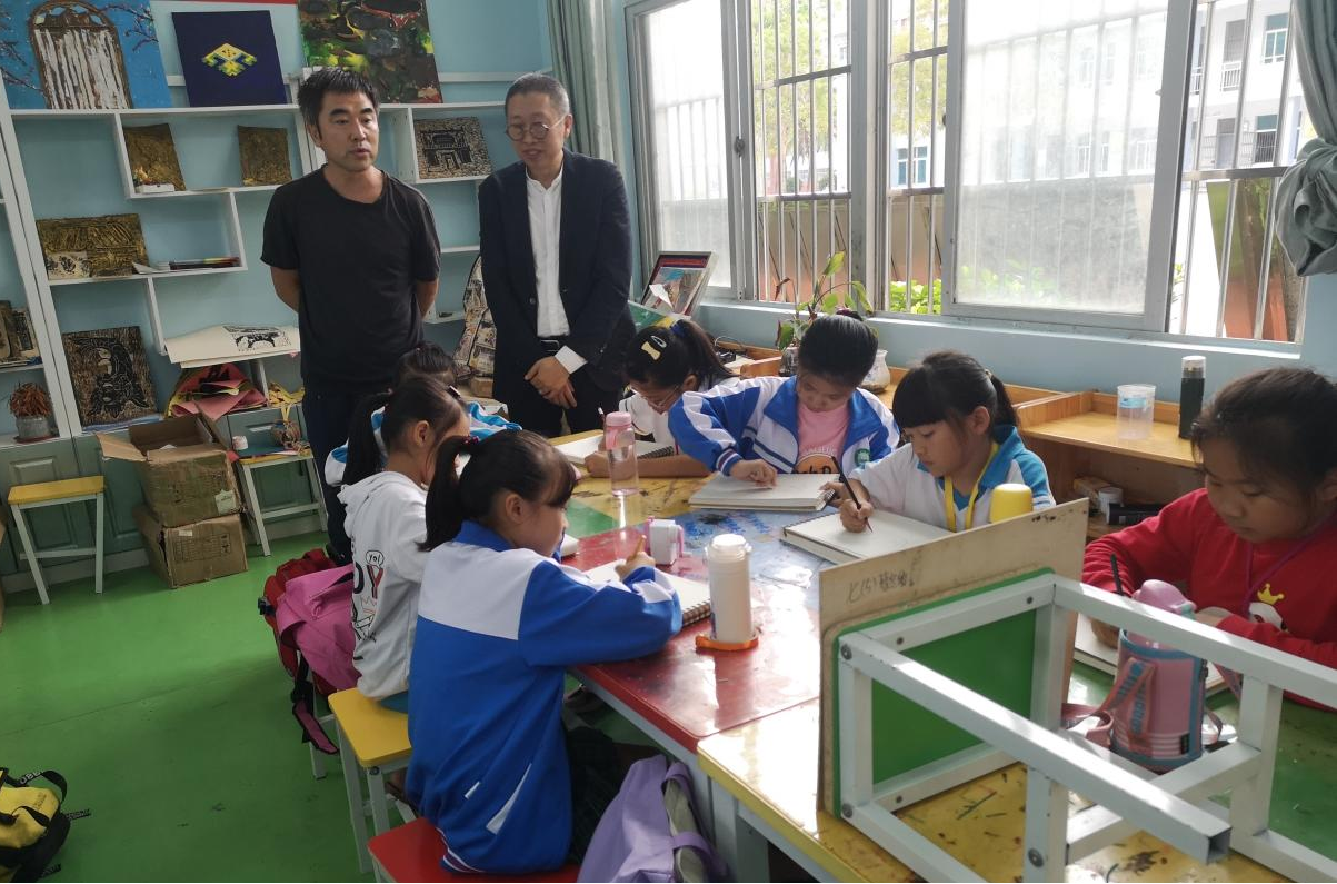 美术学院赴文昌市多个实习单位巡查教育实习工作情况
